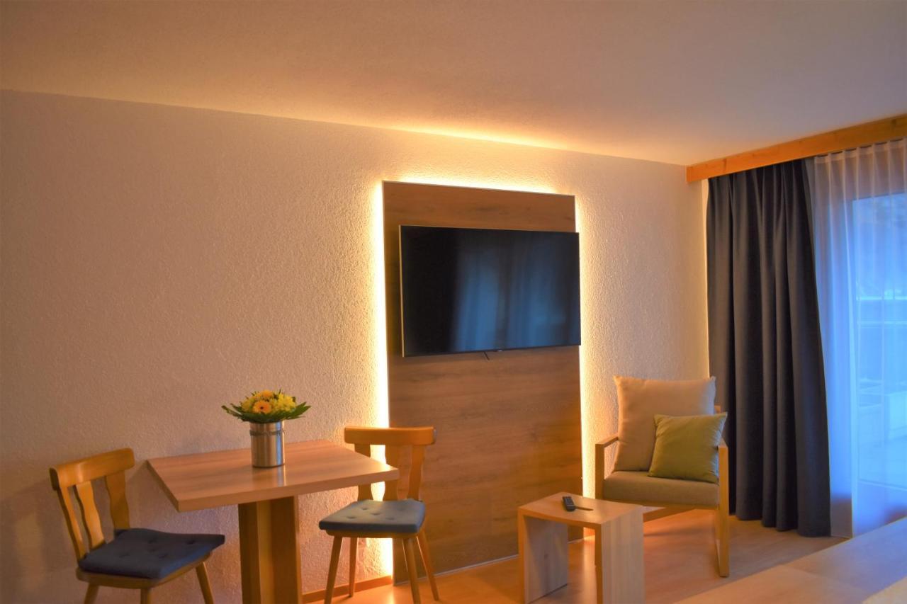Appartementhaus Crystal Tasch Bagian luar foto